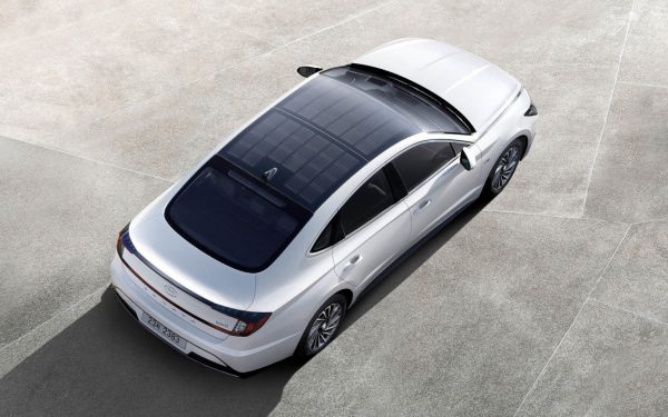 Hyundai estrena su primer coche híbrido solar que recarga las baterías