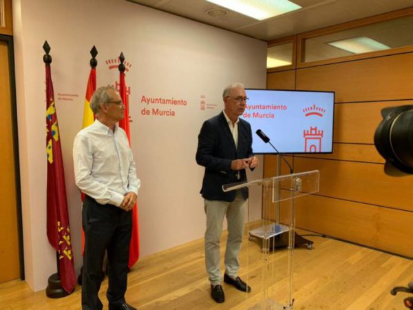 Los coches eléctricos podrán aparcar gratis durante una hora en parkings públicos de Murcia