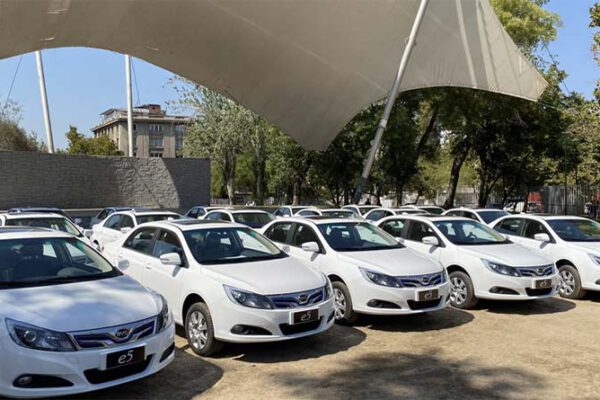 Chile lanza ayudas para que los taxistas cambien sus vehículos por uno eléctrico