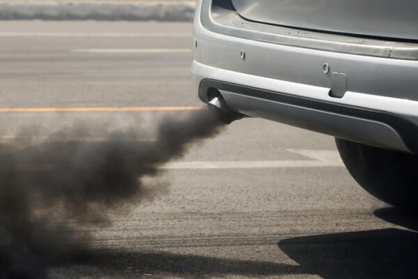 Los Estados miembros de la UE ceden a la presión de la industria y rebajan las exigencias de reducción de emisiones de los vehículos