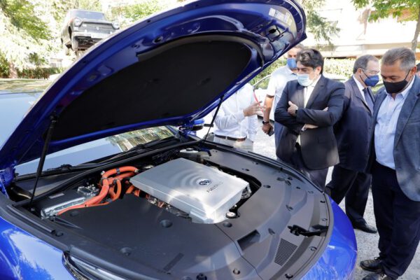 Los primeros taxis de hidrógeno verde circularán en Madrid antes de un año