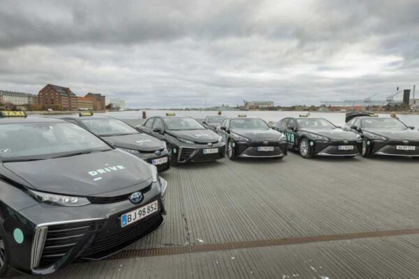 Toyota y el servicio de taxi DRIVR ponen en marcha más de 100 taxis de hidrógeno en Copenhague