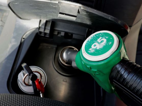El carburante sube pese a la caída del crudo: las petroleras repercuten un 20% más de costes