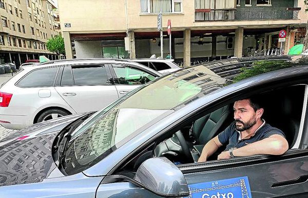 El Ayuntamiento de Getxo ofrece ayudas de 5.000 euros a los taxistas para la compra de coches eléctricos