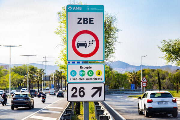 Estas serán las nuevas medidas anticontaminación que afectarán a los coches con etiqueta B y C en 2023