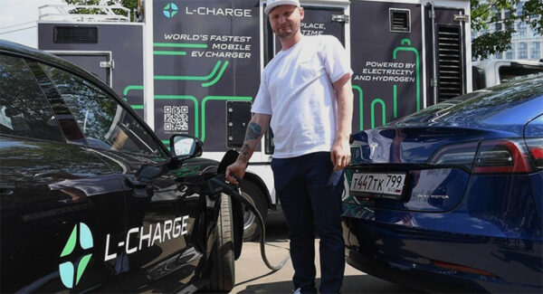 El primer cargador móvil ultra rápido para coches eléctricos estará disponible este mes de noviembre en España