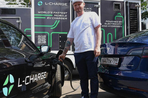 El primer cargador móvil ultra rápido para coches eléctricos estará disponible este mes de noviembre en España