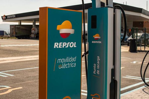 Repsol comparece hoy en el Congreso para dar su visión sobre el incumplimiento de los puntos de recarga eléctricos