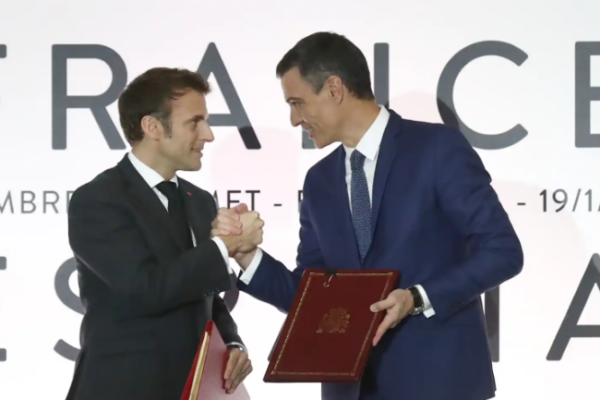 Sánchez y Macron sellan su pacto energético para competir juntos en la Europa del hidrógeno
