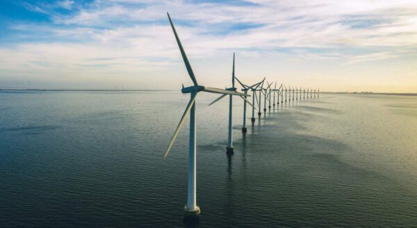 La UE aprueba un plan de Francia para destinar 2.080 millones de euros a la producción de electricidad eólica marina