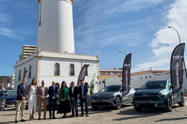 Los vehículos ecológicos más punteros del mercado se dan cita en La Farola del Puerto de Málaga y generan gran expectación entre las autoridades y la ciudadanía
