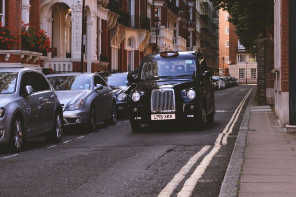 El taxi eléctrico está conquistando las ciudades de medio mundo: Londres fue pionera ya hace 120 años