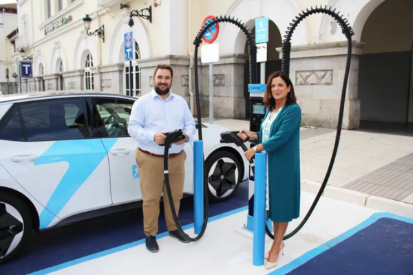 El Ayuntamiento de Vitoria y Zunder inauguran una red de carga para coches eléctricos con 18 estaciones rápidas
