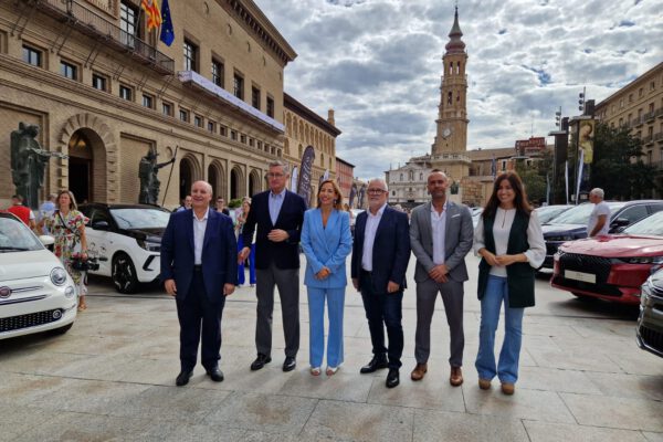 La movilidad ecológica se instala en la Plaza del Pilar para celebrar la Semana Europea de la Movilidad y despierta gran interés entre la ciudadanía