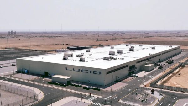 Lucid Motors inaugura su primera fábrica de producción de coches eléctricos en Arabia Saudí