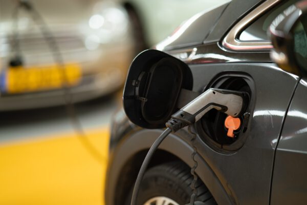 Las ventas de coches eléctricos continúan creciendo más rápido de lo esperado