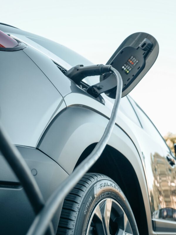 Los fabricantes proponen que se aplique un impuesto negativo de matriculación para impulsar el vehículo eléctrico