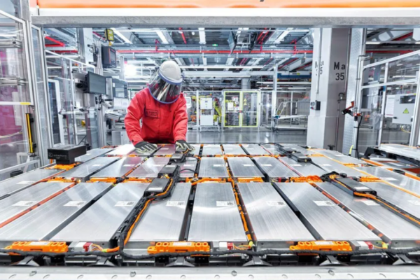 Los precios de las baterías podrían caer en picado este año: la producción en China supera a la demanda
