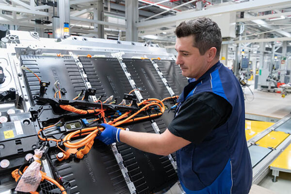 Nace la primera red de talleres de reparación de baterías de España
