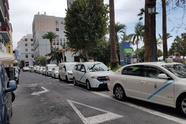 El Gobierno de Canarias promueve ayudas de 15 millones de euros para que los taxis sean eléctricos