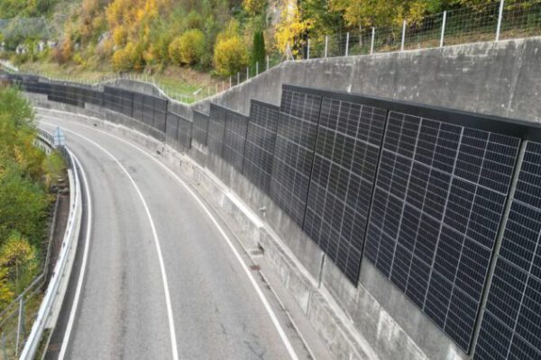 Comienza la instalación de las autopistas fotovoltaicas en nuestro país