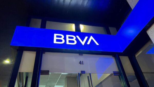 BBVA extiende a toda España su servicio para que particulares puedan financiar la compra de vehículos híbridos y eléctricos