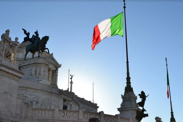 Las ayudas a la movilidad eléctrica impulsan las ventas en Italia, con un crecimiento del 118% en junio