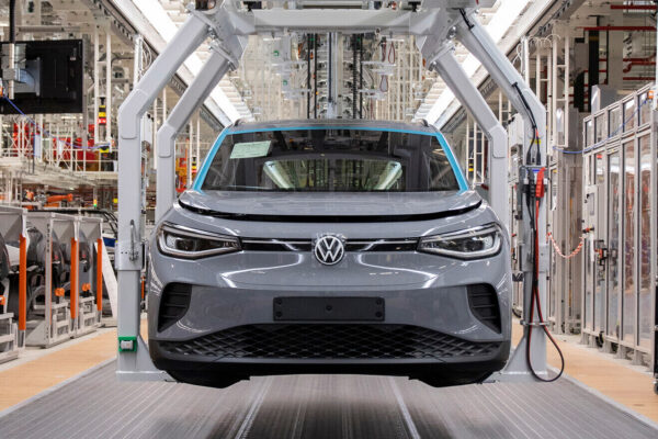 Volkswagen, contra las cuerdas, se plantea cerrar fábricas al vender menos coches eléctricos de lo esperado