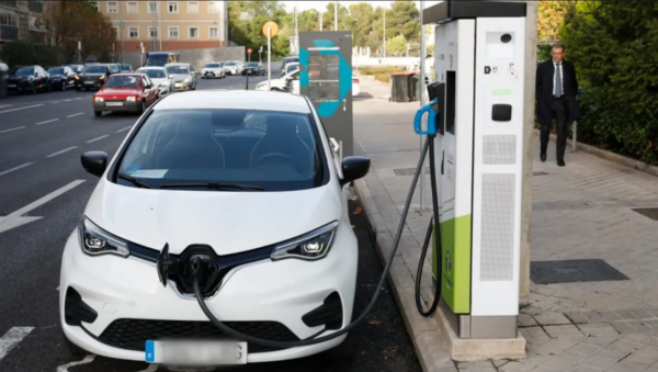 El Ayuntamiento de Madrid planea construir varios hubs de carga rápida para vehículos eléctricos en lugar de muchos puntos lentos