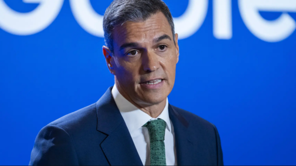 Pedro Sánchez confirma que las ayudas a los coches eléctricos se mantendrán en 2025