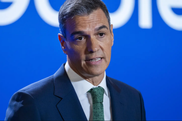 Pedro Sánchez confirma que las ayudas a los coches eléctricos se mantendrán en 2025