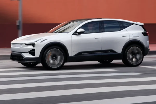 Polestar lanza un golpe directo al nuevo Tesla Model Y con un descuento aplastante