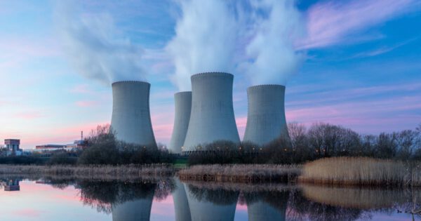 El auge de las renovables en Europa relega a la energía nuclear a operar a medio gas