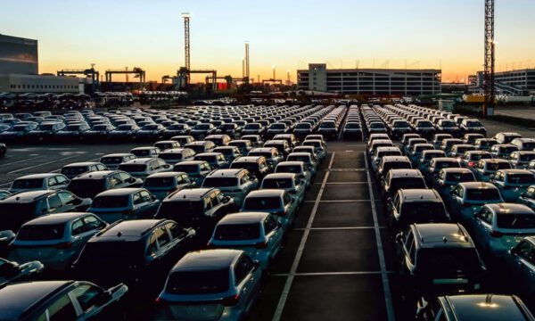Europa intenta acercarse de nuevo a China: apuesta por sus fábricas y automóviles, marcando el inicio del adiós a Tesla