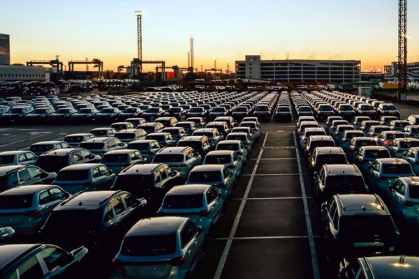Europa intenta acercarse de nuevo a China: apuesta por sus fábricas y automóviles, marcando el inicio del adiós a Tesla