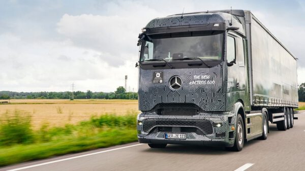 Aunque alcanza las 40 toneladas, este camión registra un consumo similar al de 10 litros de diésel por cada 100 kilómetros
