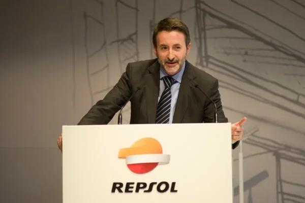 “Que cada uno elija el coche que prefiera, yo me quedo con el diésel”: Repsol defiende un modelo de multi-energía