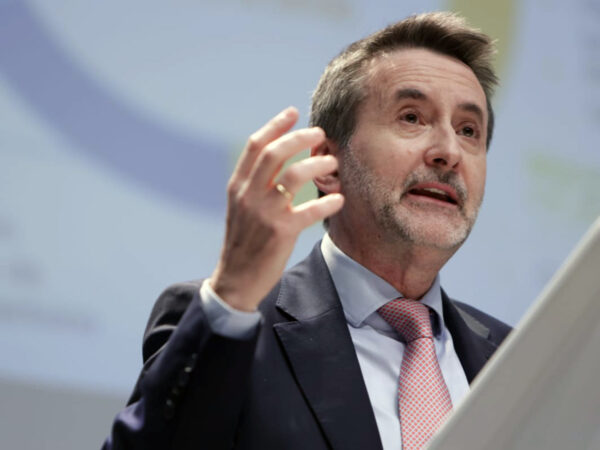 «Éramos líderes industriales y ahora dependemos de China», la crítica severa del máximo responsable de Repsol