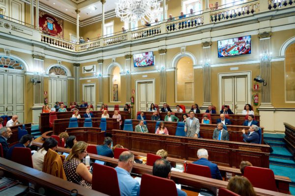 El transporte por carretera en Canarias se encamina hacia un modelo más ecológico, justo y adaptado a las necesidades del presente
