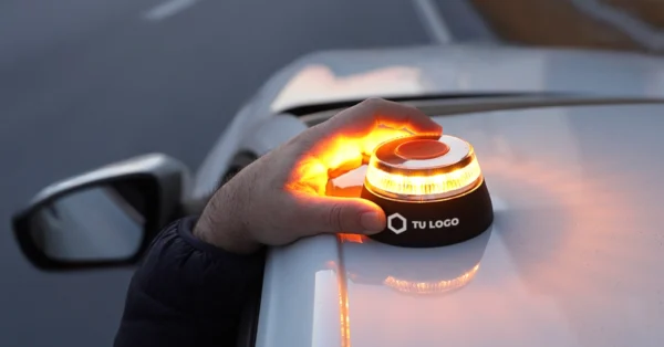 Después de las luces V16 y las V16 conectadas, aparecen las balizas con soporte extensible