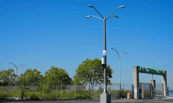 Farolas que cargan coches eléctricos: las urbes del futuro requieren menos infraestructura