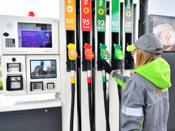 España afronta una subida de hasta 45 céntimos por litro en el combustible por los derechos de emisión