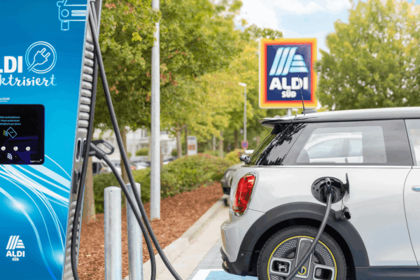 Aldi se consolida como una fuerza emergente en la carga de vehículos eléctricos en Europa