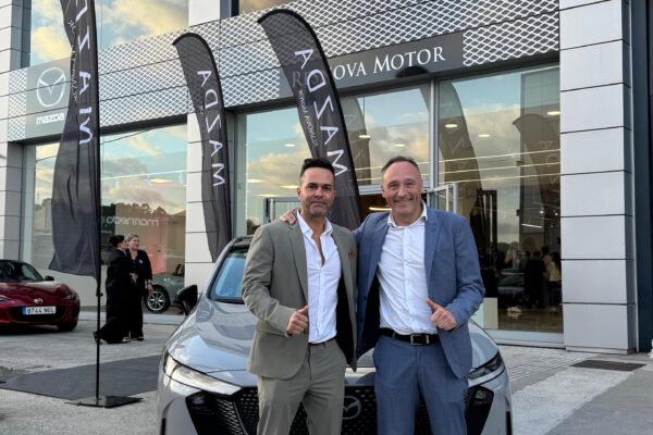 AEAE celebra la inauguración del nuevo concesionario Mazda de Grupo Resnova en A Coruña
