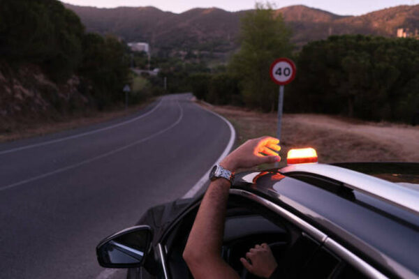 La DGT descarta retrasar la baliza V16: el calendario se mantiene sin cambios