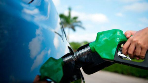 La UE rectifica: los motores de combustión sobrevivirán a 2035 si funcionan con combustibles limpios