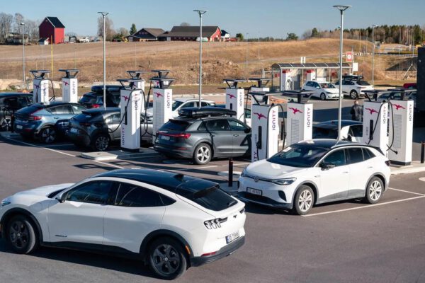 Noruega se adelanta al resto de Europa: casi el 96% de los coches vendidos en 2025 ya son eléctricos
