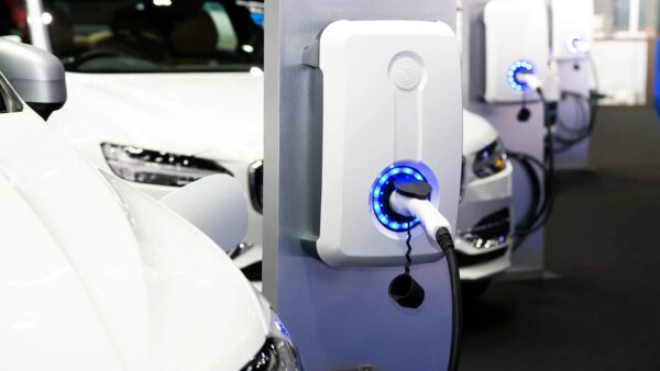 El Gobierno deja fuera a las empresas: las ayudas al coche eléctrico no serán retroactivas para las flotas