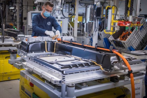 Mérida aprueba la fábrica que alimentará las baterías del coche eléctrico en España: 800 millones y hasta 500 empleos en juego