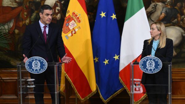 España critica la cita previa impulsada por Meloni antes de la cumbre de la UE y queda fuera del encuentro
